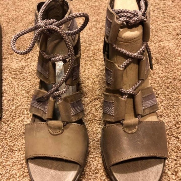 New- Sorel Joanie II lace up sandals - Picture 2 of 4